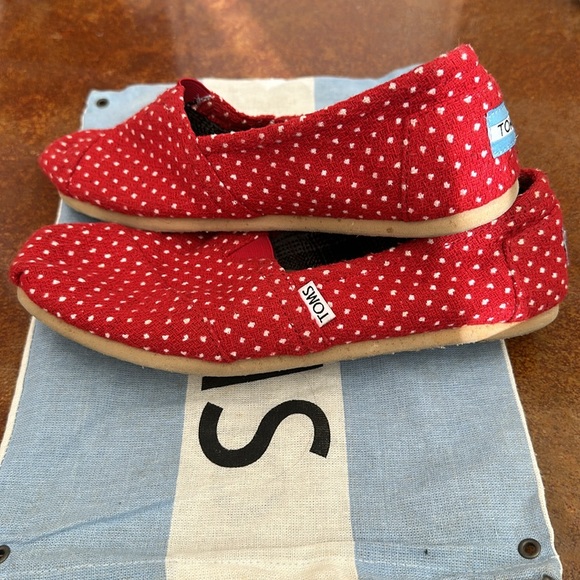 Red white polka dot flats - Picture 2 of 3